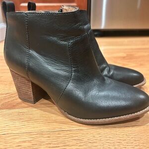 Madewell Elegant Black Leather Ankle Booties! Great shape.